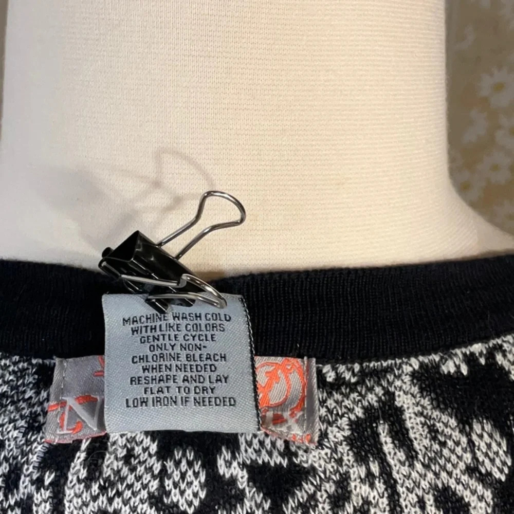 ‼️SALE 3/$35‼️ Nouveaux Button down sweater - Picture 7 of 7